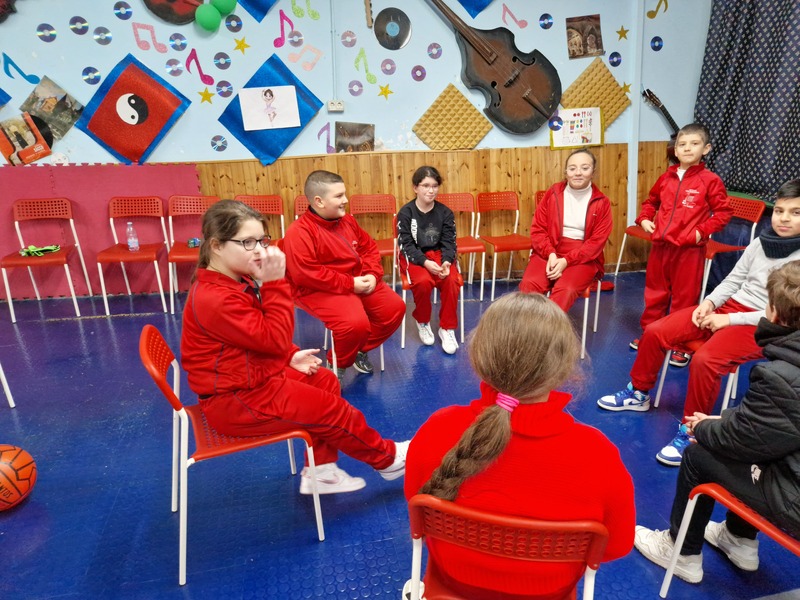 <h1>Il gioco</h1>
Un altro momento di scambio visivo tra i partecipanti