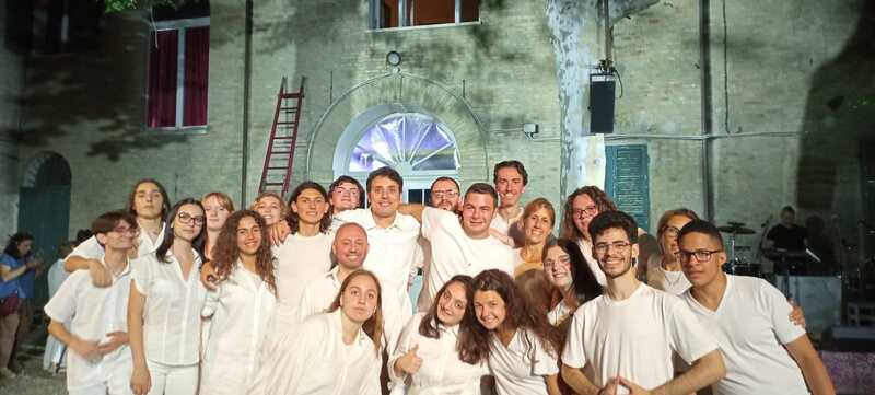 <h1>Il gruppo nel Palazzo Malagola</h1>