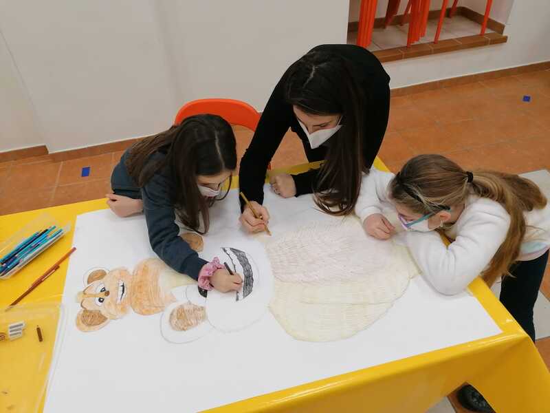 <h1>A più mani</h1>
Costruzione dei personaggi in un lavoro di cooperazione