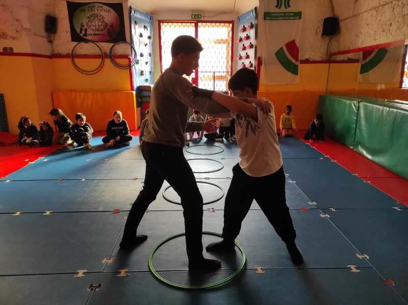 <h1>Lotta equilibrio e resistenza con maestro</h1>