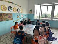 ***Parlamentino. Gruppo Calimero, 6-8 anni***
Viene svolto una volta a settimana e spesso viene utilizzata, come setting, la stanza studio