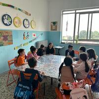 ***Parlamentino. Gruppo Calimero, 6-8 anni***
Viene svolto una volta a settimana e spesso viene utilizzata, come setting, la stanza studio